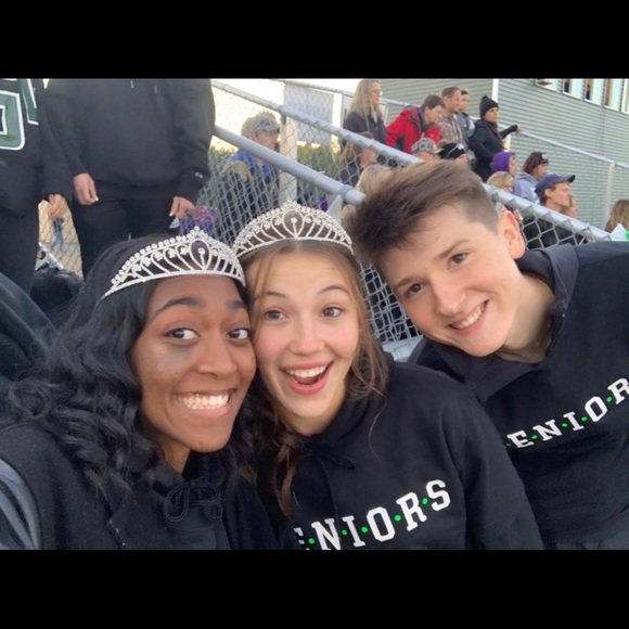 Meet your Posher, Carli - Picture 3 of 5